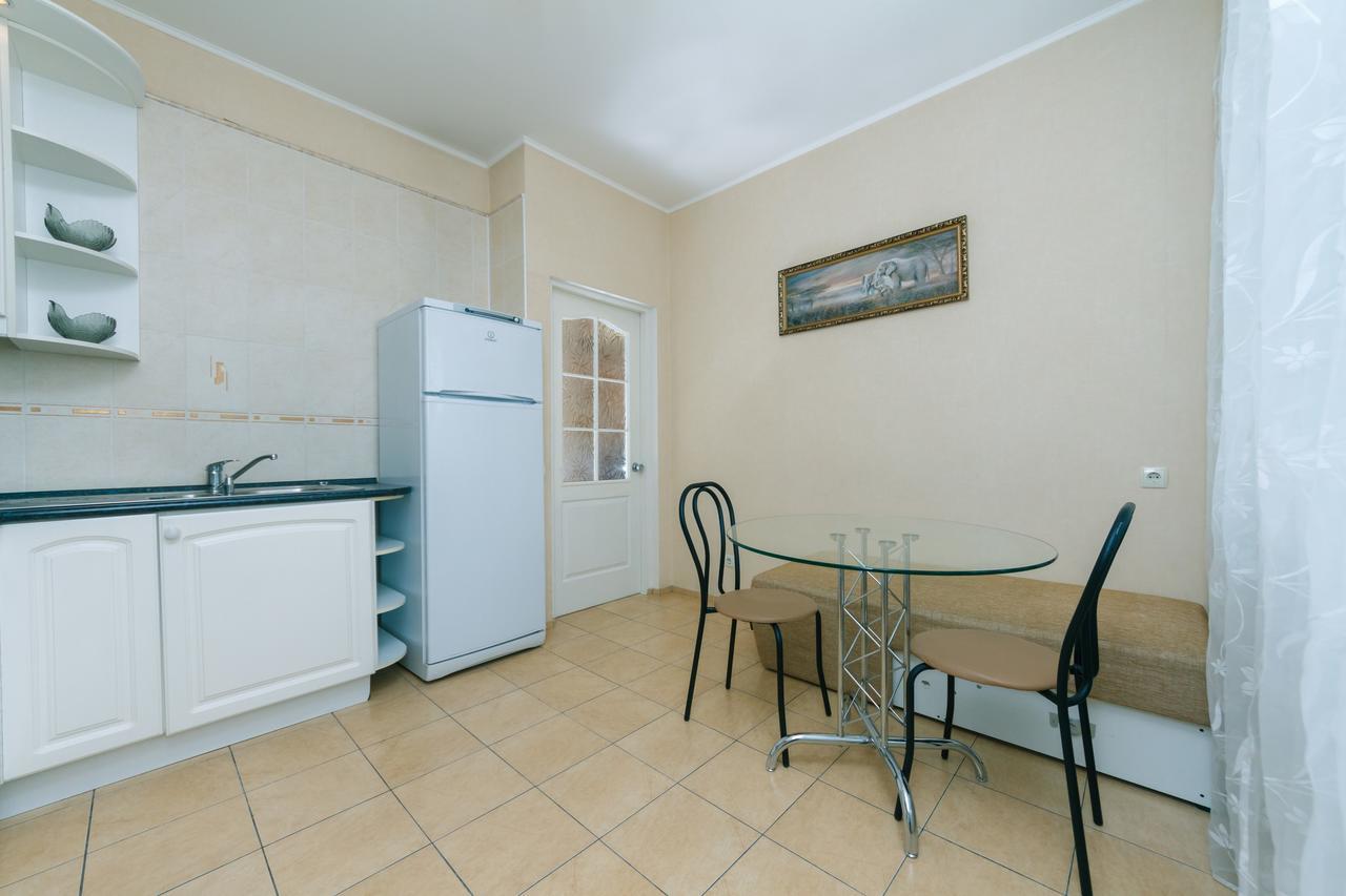 Apartment Poznyaky-Bazhana キエフ エクステリア 写真
