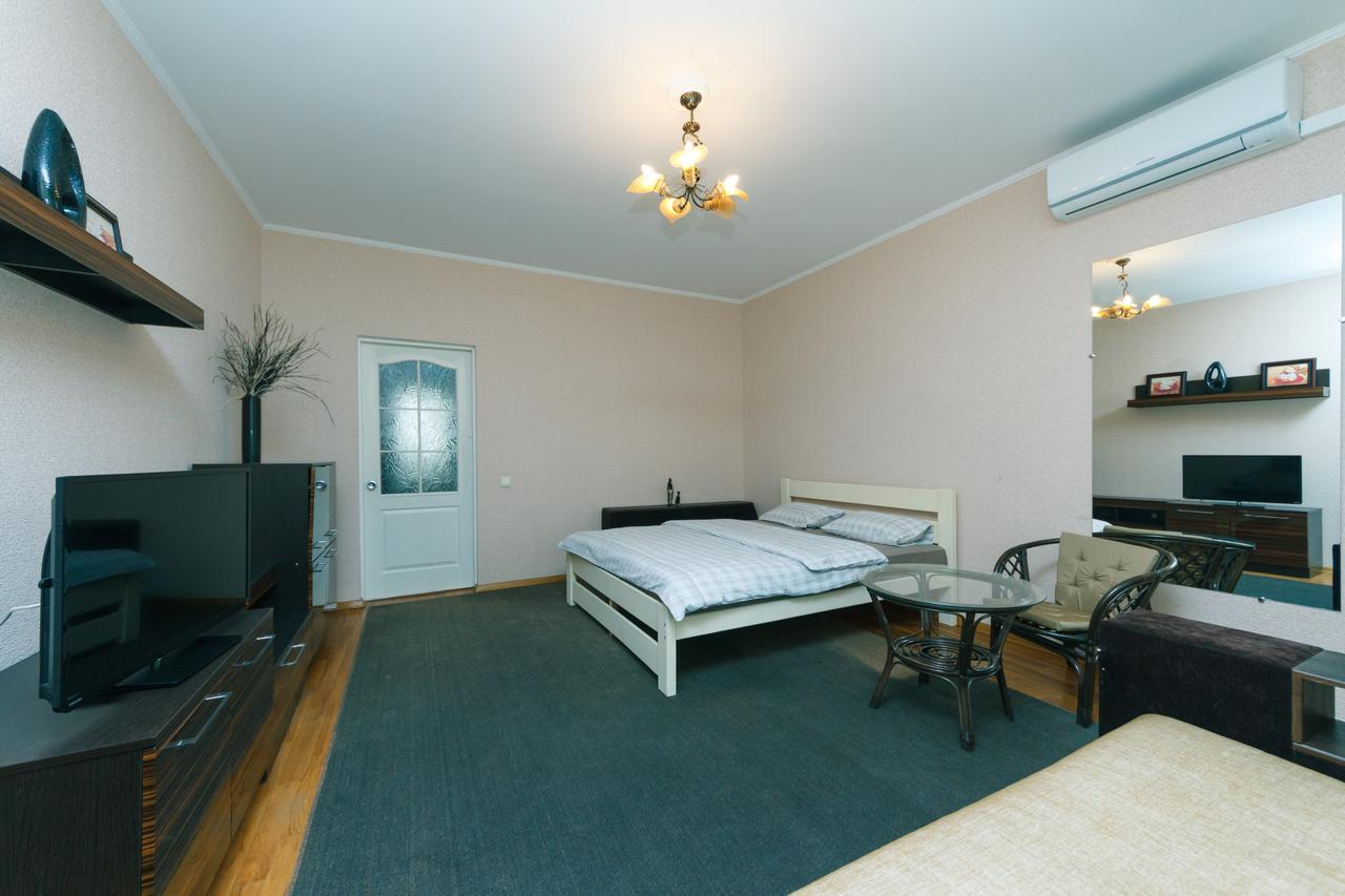 Apartment Poznyaky-Bazhana キエフ エクステリア 写真